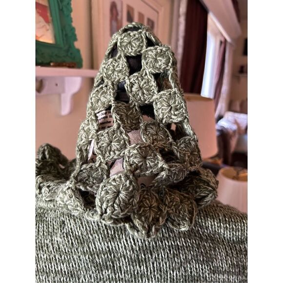 Cabela’s Hooded Sweater - Picture 9 of 16